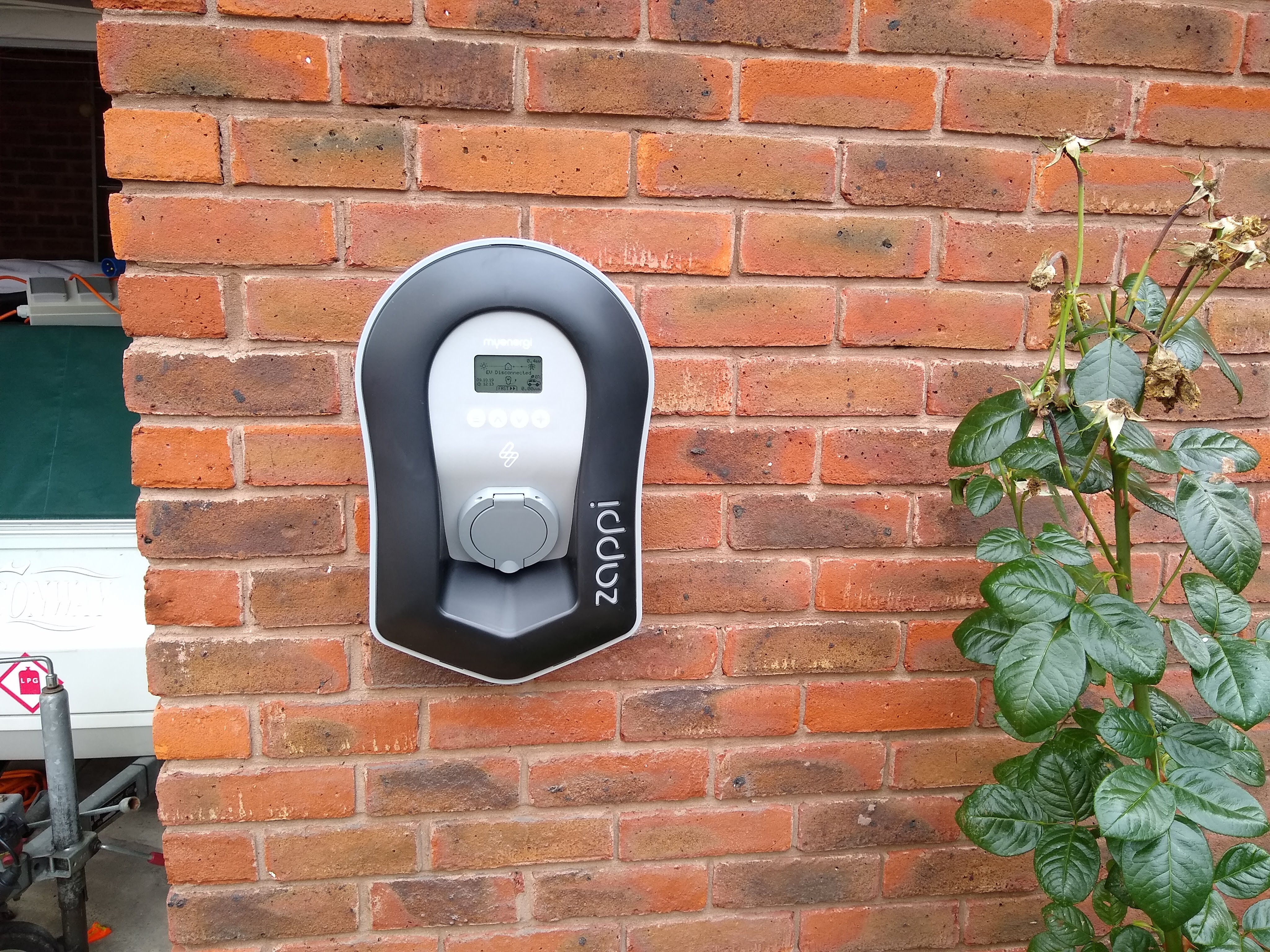 Zappi V2 7kW black EV charging point type 2 socket